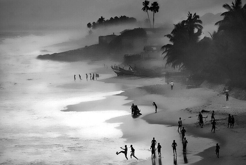 Африканский пляж. Эльмина, Кейп-Кост, Гана, 2012 (Фото: Marco Bartolini)