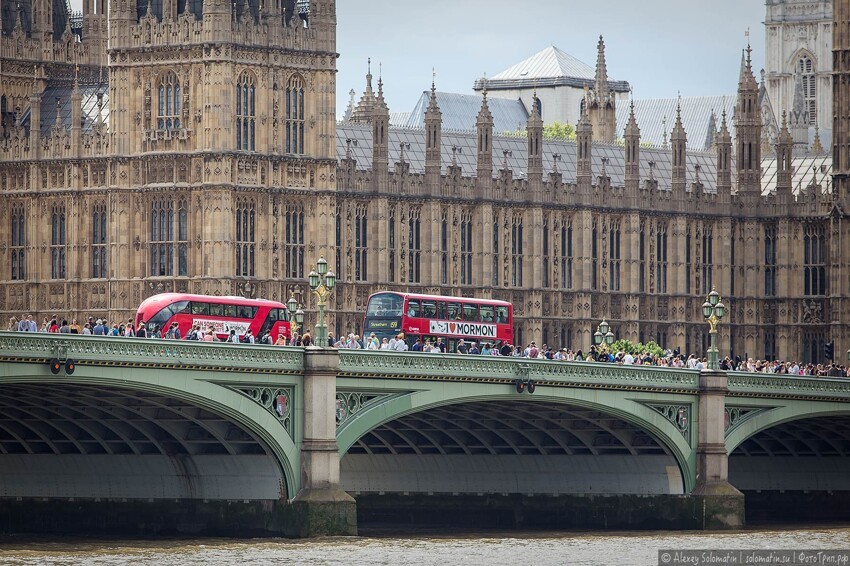 В завершении пару снимков современного лондоского автобуса на вестминстерском мосту: