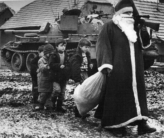 Дед Мороз во время войны за независимость Хорватии, Югославия. 1991 г.   