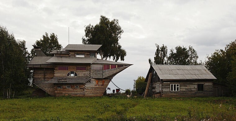 13 необычных домов России