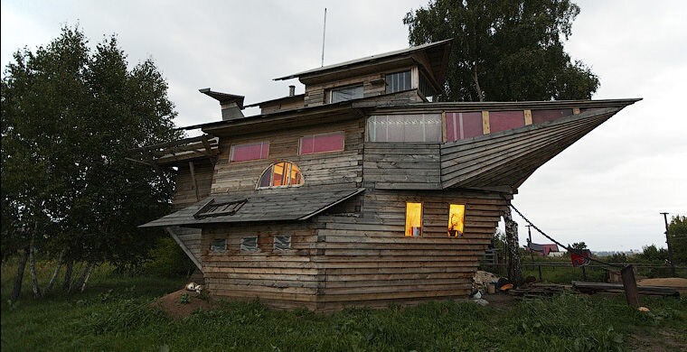 13 необычных домов России
