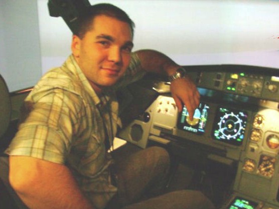 Пилот, проводит «экскурсии на высоте», чтобы успокоить пассажиров