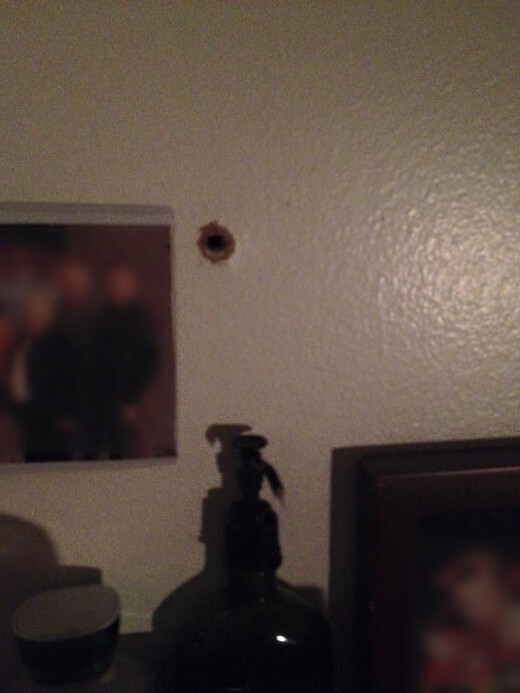 Пуля влетела в дом