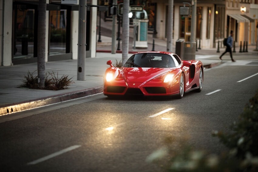 Флойд Мейвезер решил продать свой Ferrari Enzo 