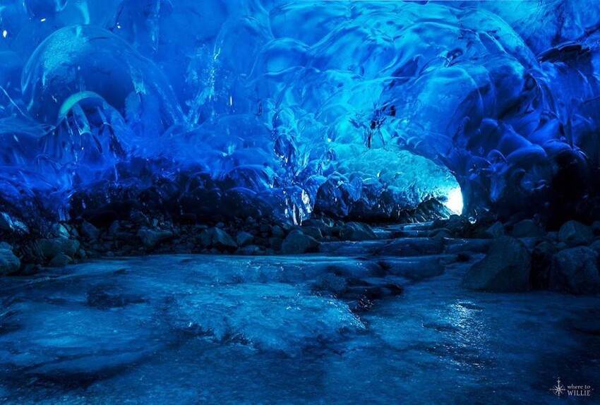 2. Ледяные пещеры Мелденхол, Аляска