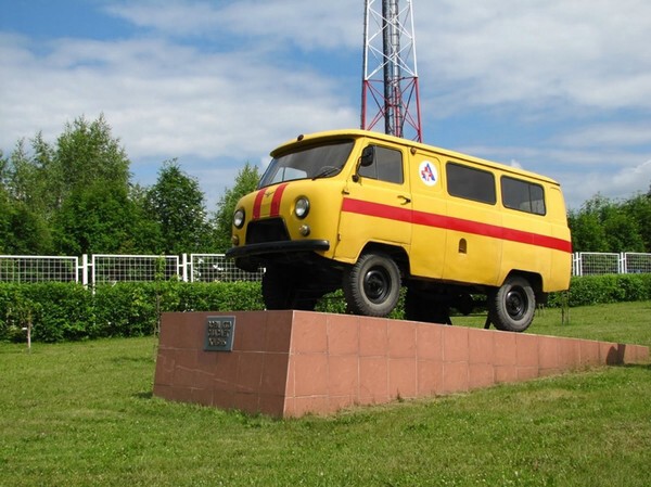 Памятник машине скорой помощи
