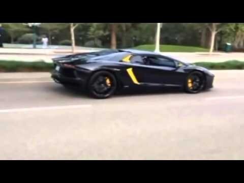 Дед бросает камни в Lamborghini Aventador за 400 000$  