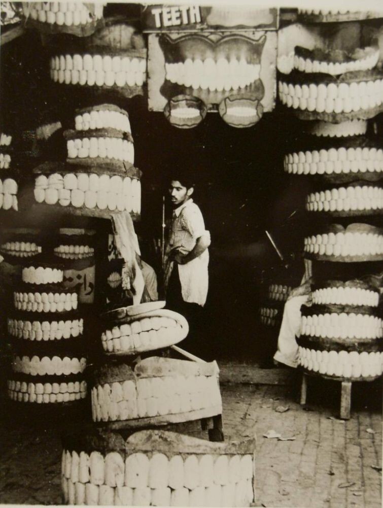 Магазин зубных протезов, Индия, 1946 г.