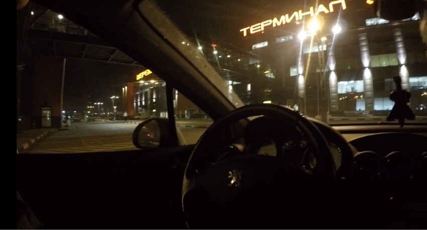 Как устроен рынок нелегальных такси в московских аэропортах