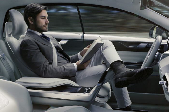 Компания Volvo представила высокотехнологичный салон будущего 