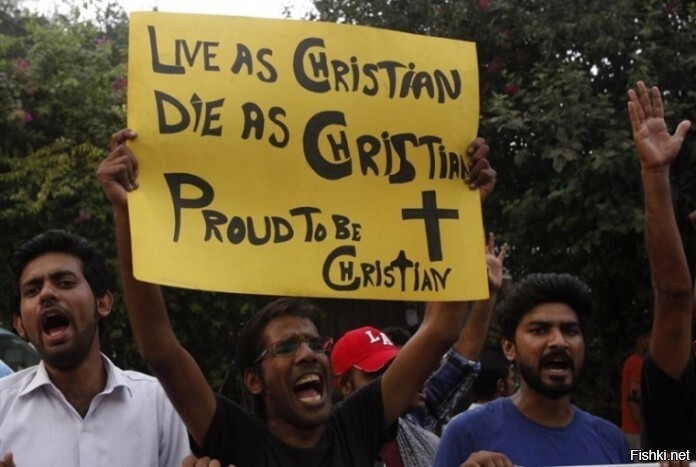 Пакистан: Директор школы избила христианку за использование мусульманского ту...