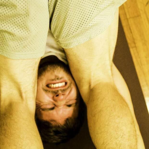 Реальное лицо йоги: фотограф снимает смешные и нелепые лица людей во время занятий йогой
