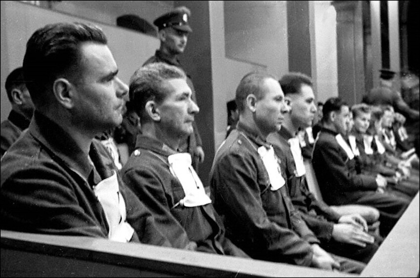 Немецкие преступники из концлагеря в Бельзене