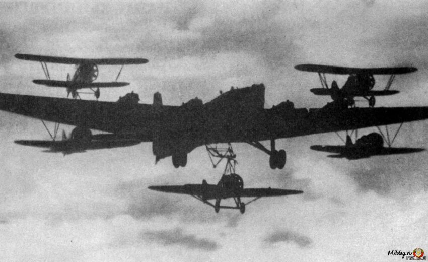 Полёт авианосца с пятью истребителями, 1935 г