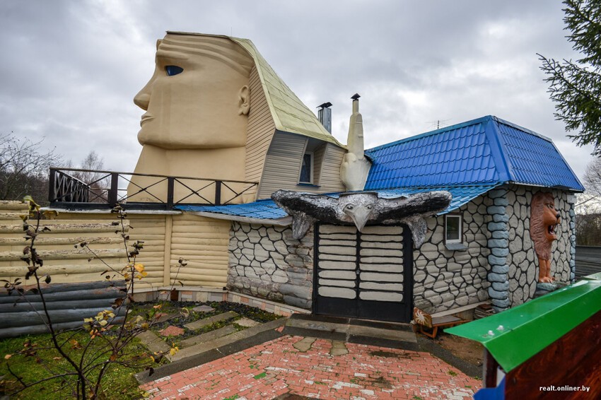 Сфинкс своими руками: строитель из Витебска создал для жены дом мечты