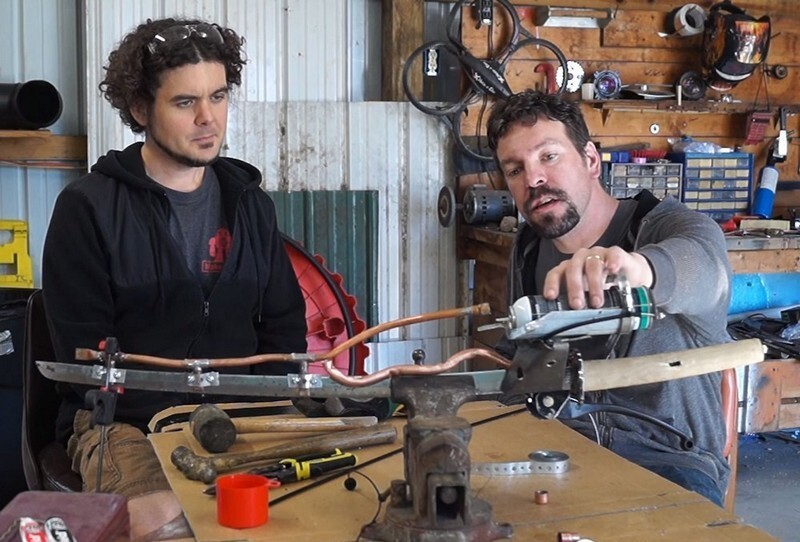 Фанат Fallout 4 сделал меч из этой игры