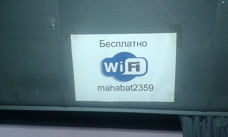Водитель в Бишкеке установил в маршрутке Wi-Fi для удобства пассажиров