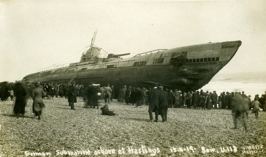 Подводная лодка в городе