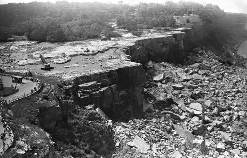 Фото ниагарского водопада без воды в 1969 году отвод воды, чтобы инженеры могли укреплять области и медленное размывание