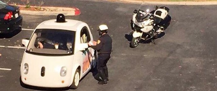 Полицейский не разобрался, как выписать штраф беспилотному авто Google