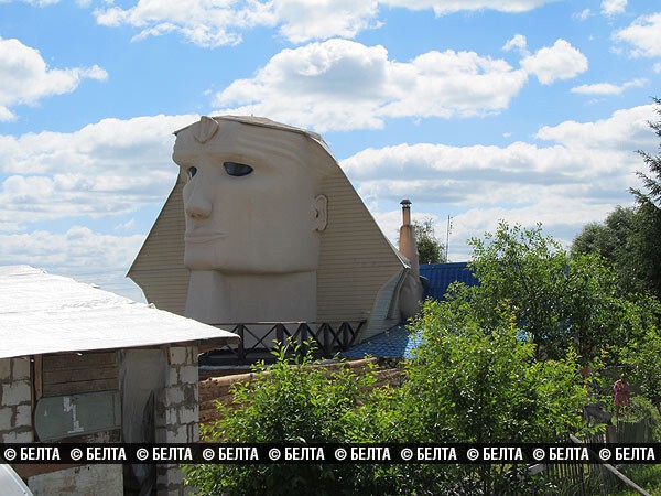 Белорус построил на даче огромного сфинкса 