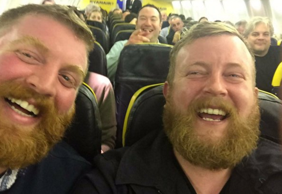 4. Мужчина встретил своего двойника в самолете:  