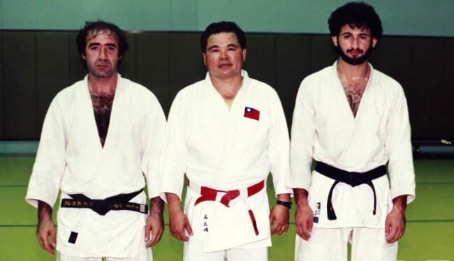 Усама бен Ладен (справа) на соревнованиях по дзюдо.