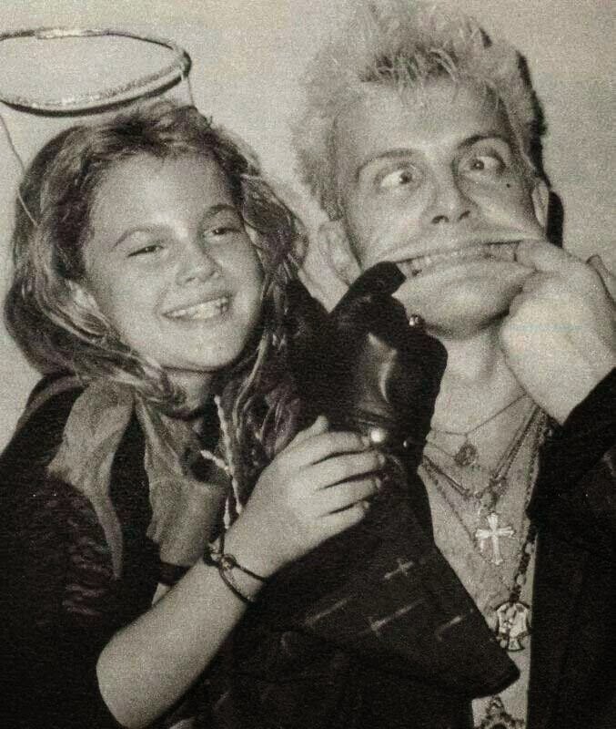 Дрю Бэрримор в клубе с Билли Idol в 1984 году 