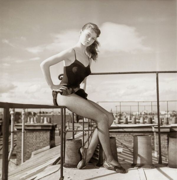 18–летняя Брижит Бардо, фотосессия на крыше, 1952 год