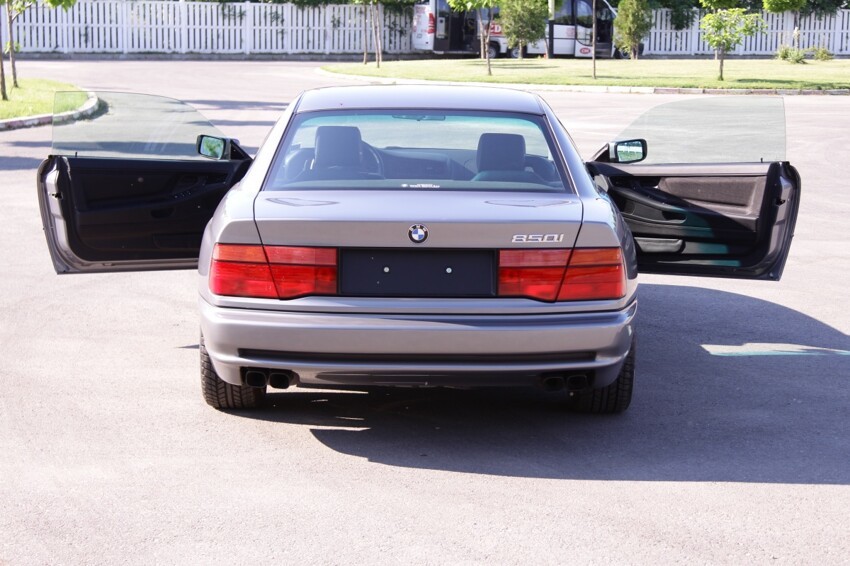 В Румынии продают почти новый BMW 8 серии