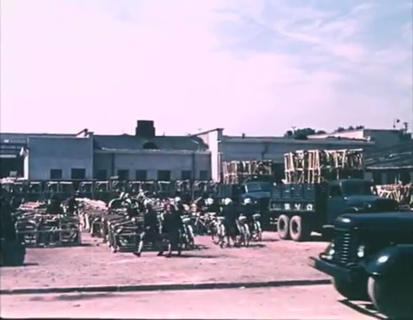 Минск, Велосипедный завод, грузовики GMC и Студебекер, 1954: