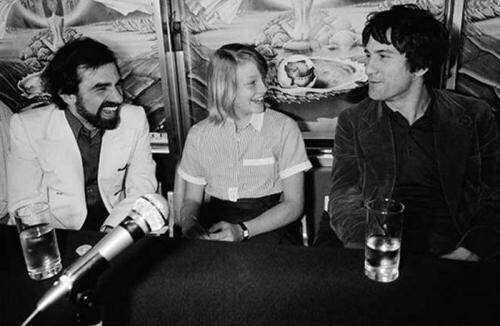 Мартин Скорсезе, Джоди Фостер и Роберт Де Ниро на пресс-конференции перед показом фильма «Таксист» на Каннском кинофестивале, 1976 год