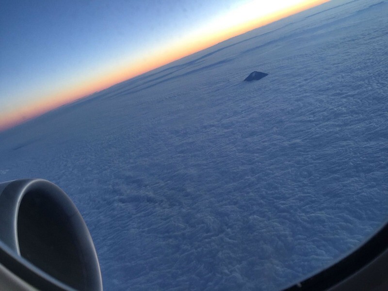 20. Макушка горы Фудзи из окна самолёта.