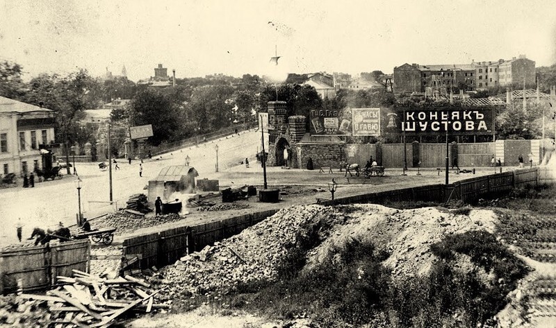 У входа в московский зоопарк, 1907: