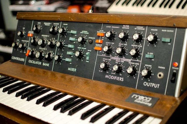 Синтезатор Moog Minimoog