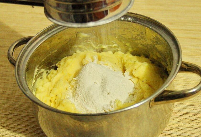 Рецепт картофельных клецек в томатно-сметанном соусе