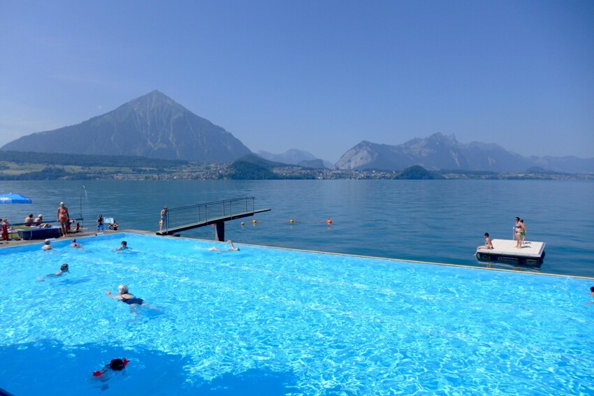 Общественный бассейн в Швейцарии 