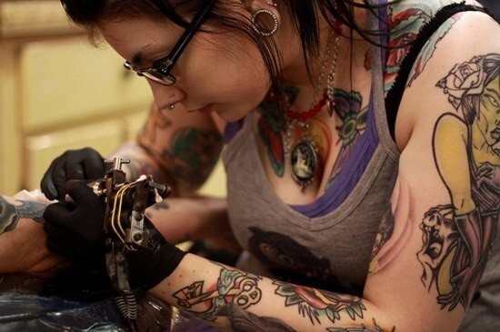 4 Любовь к Татуировкам и Пирсингу
