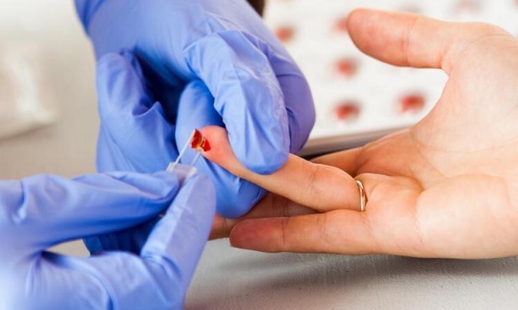 Одна капля крови поможет определить рак у человека