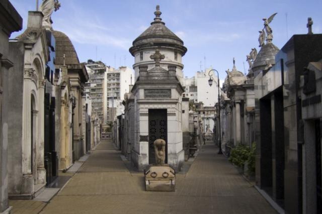 2. Кладбище Реколета, Буэнос-Айрес, Аргентина:  