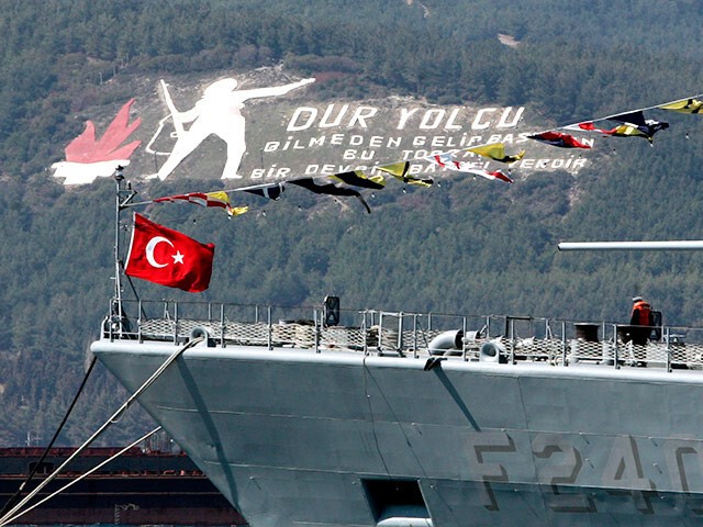 В случае «угрозы» Турция может закрыть проливы Босфор и Дарданеллы  