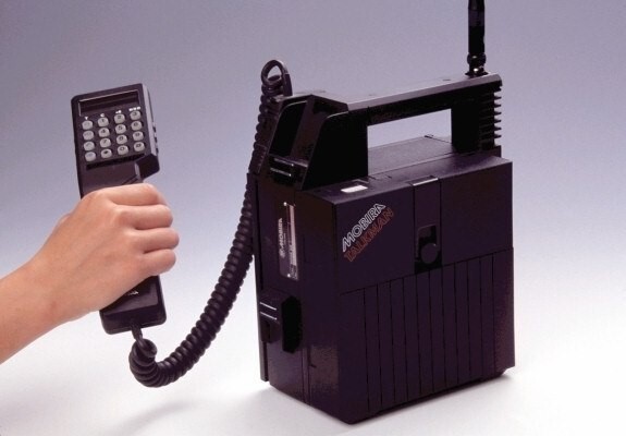 Мобильный телефон в 1984-м году стоил 4195 долларов