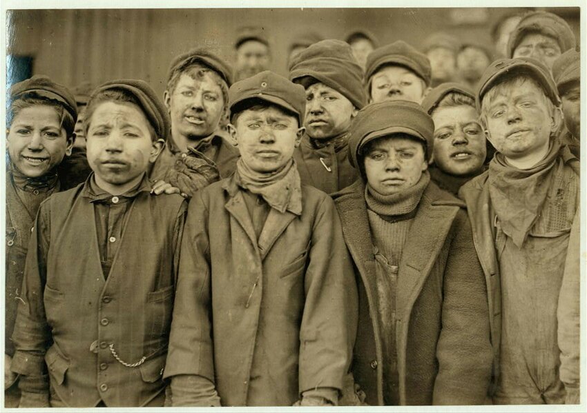 1. Маленькие работники угольной шахты в Пенсильвании. 1911 год.