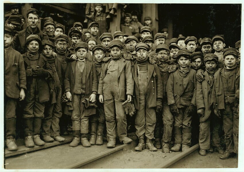 25. Детский коллектив работников угольной шахты в Пенсильвании. 1911 год.