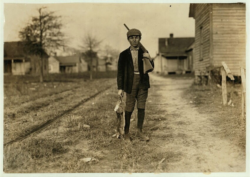 17. Чарли охотится уже 4 года. Если возвращается с добычей, получает 50 центов в день. Диллон, Северная Каролина. 1908 год.