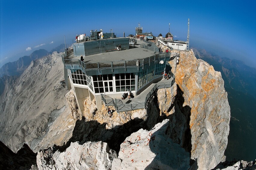 Цугшпитце - самая высокая точка на территории Германии, высота - 2962 м. 