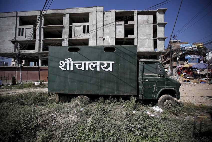 Передвижной туалет в Катманду (Непал)