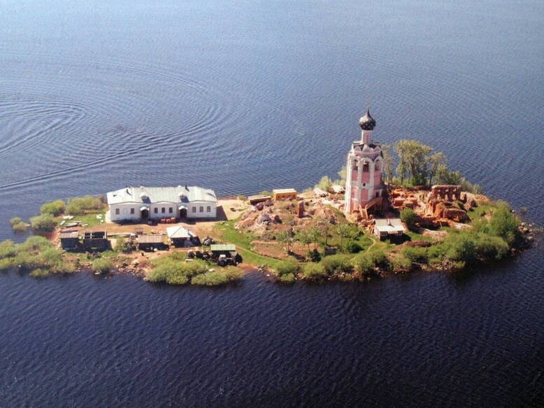 Спасо-Каменный монастырь на Кубенском озере