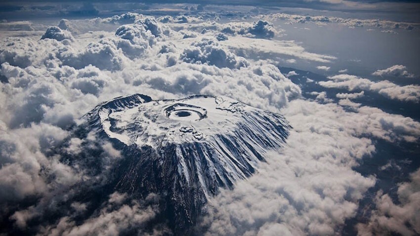 19. Вид на гору Килиманджаро сверху.