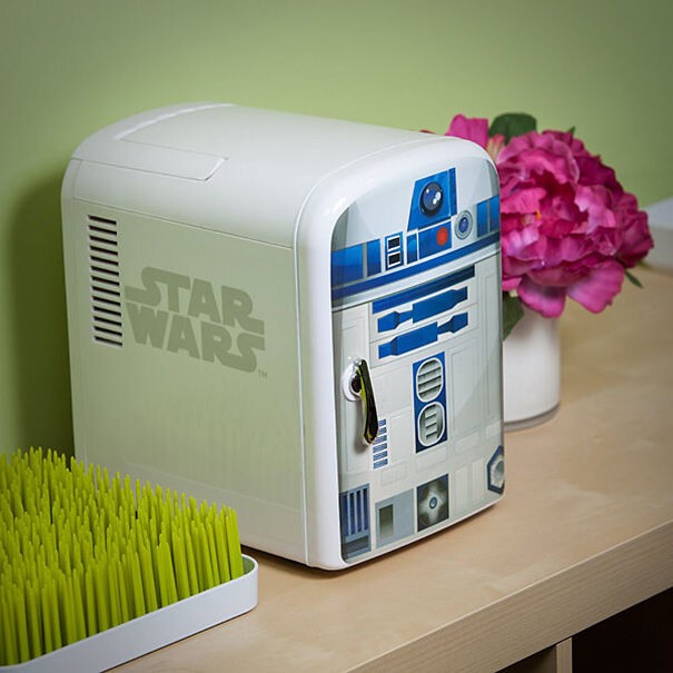 42. Мини-холодильник "R2-D2"